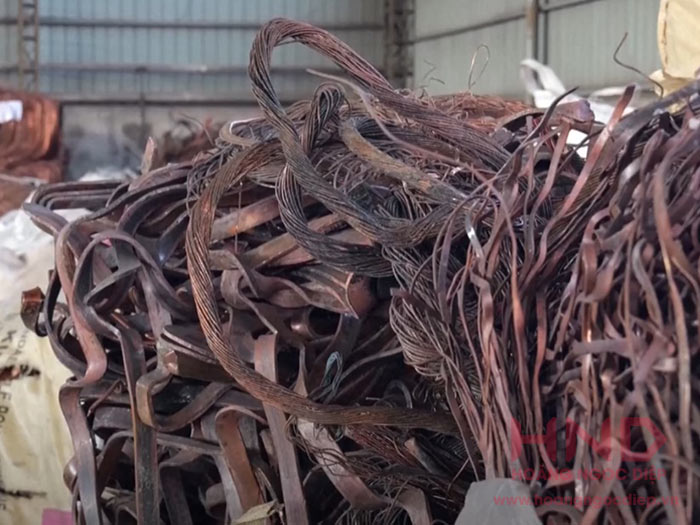 đồng phế liệu loại 3 có tỷ lệ đồng thấp nhất và nhiều tạp chất nhất