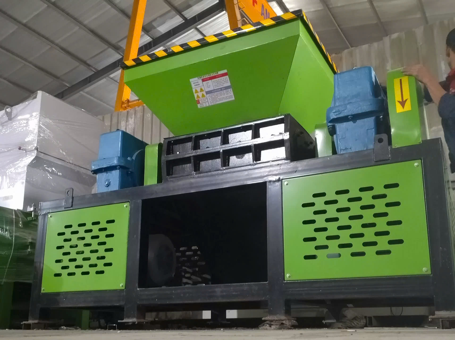 giá máy băm nhựa phế liệu