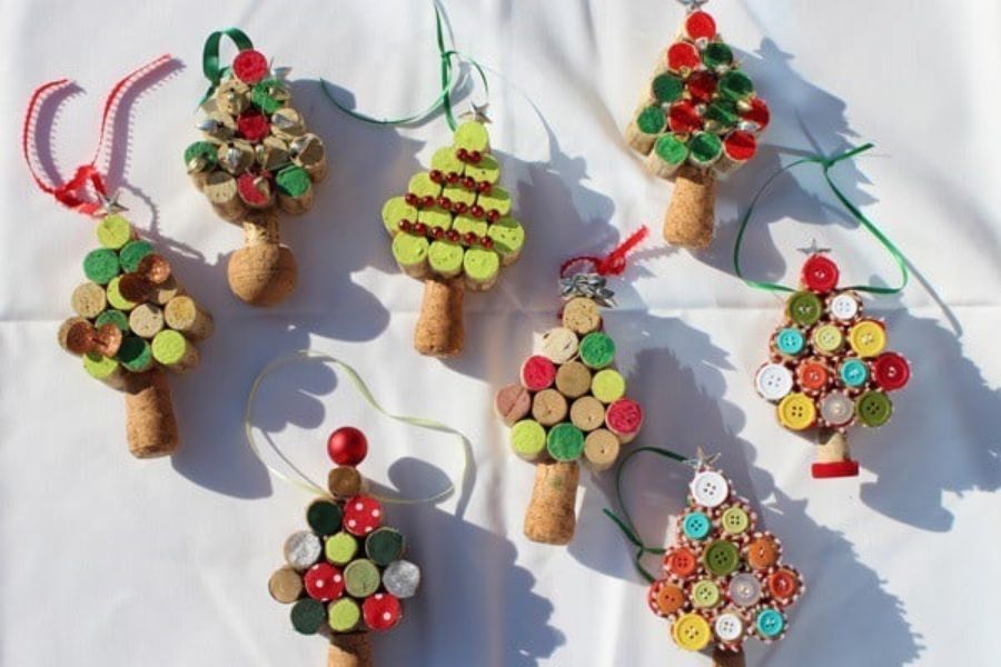 làm cây thông noel bằng chai nhựa