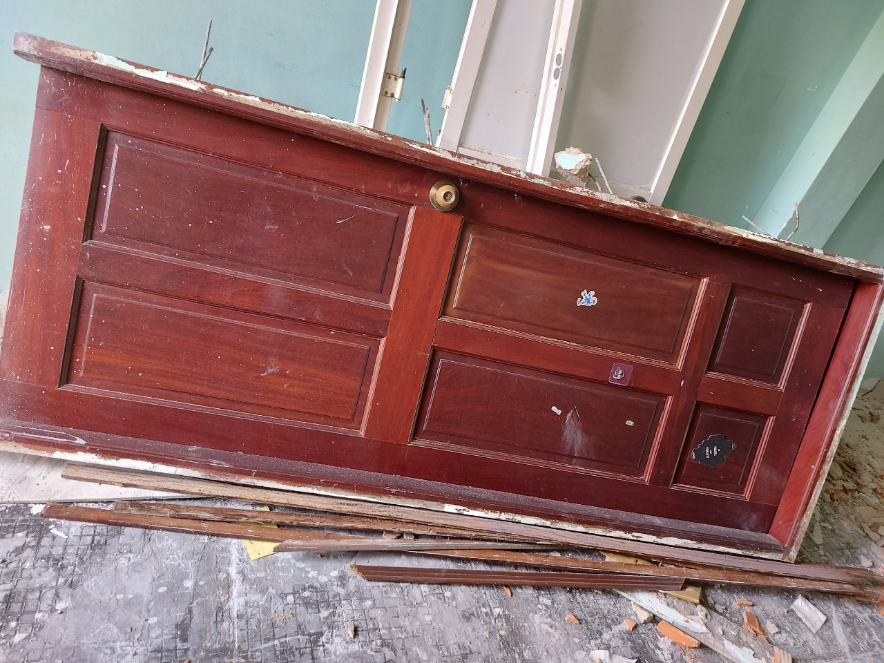 thu mua cửa gỗ cũ