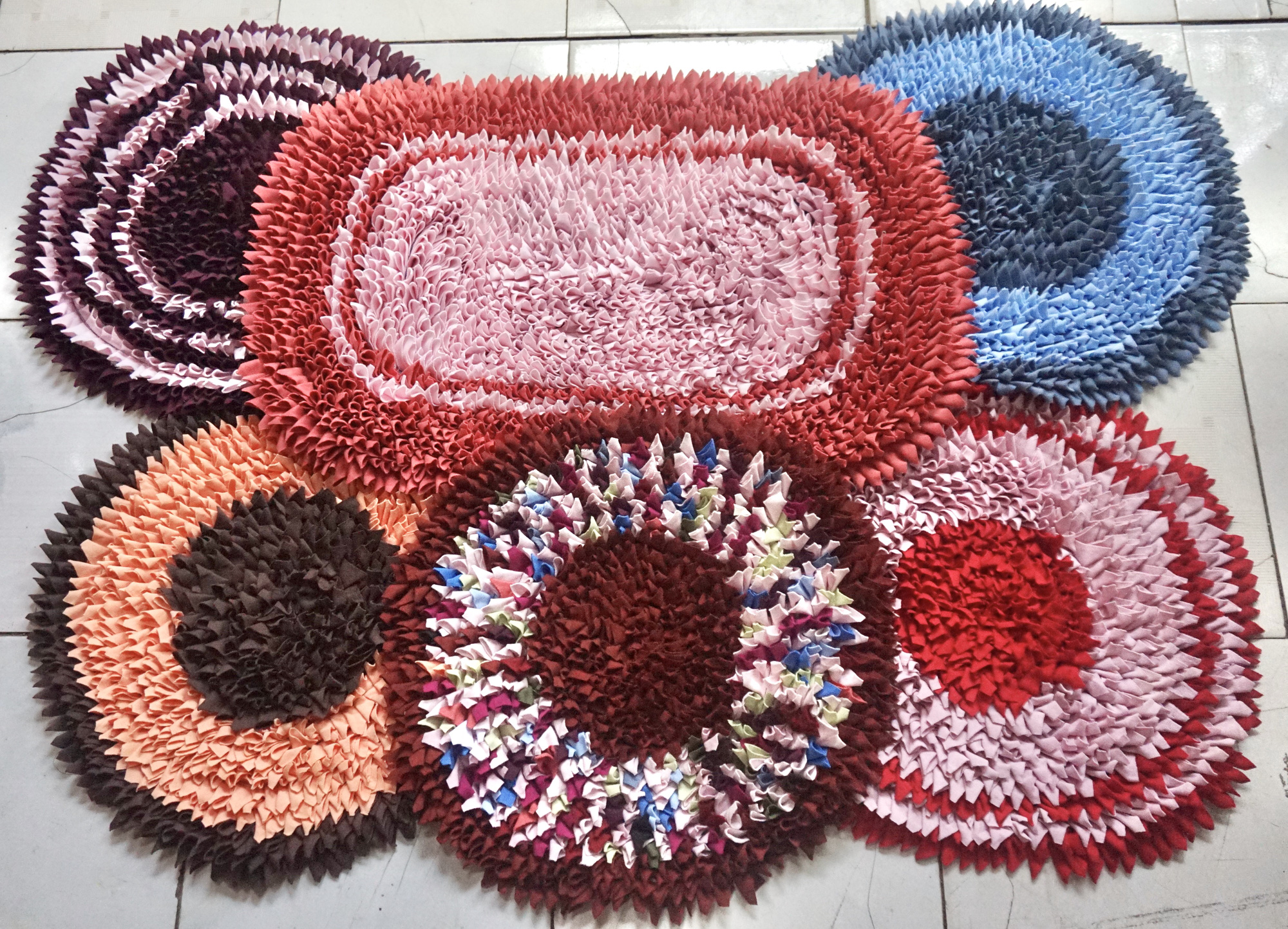 cách làm thảm chùi chân từ vải vụn