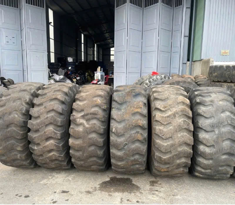 thu mua lốp xe phế liệu