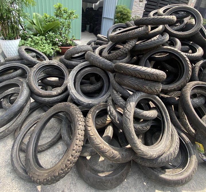 thu mua lốp xe phế liệu