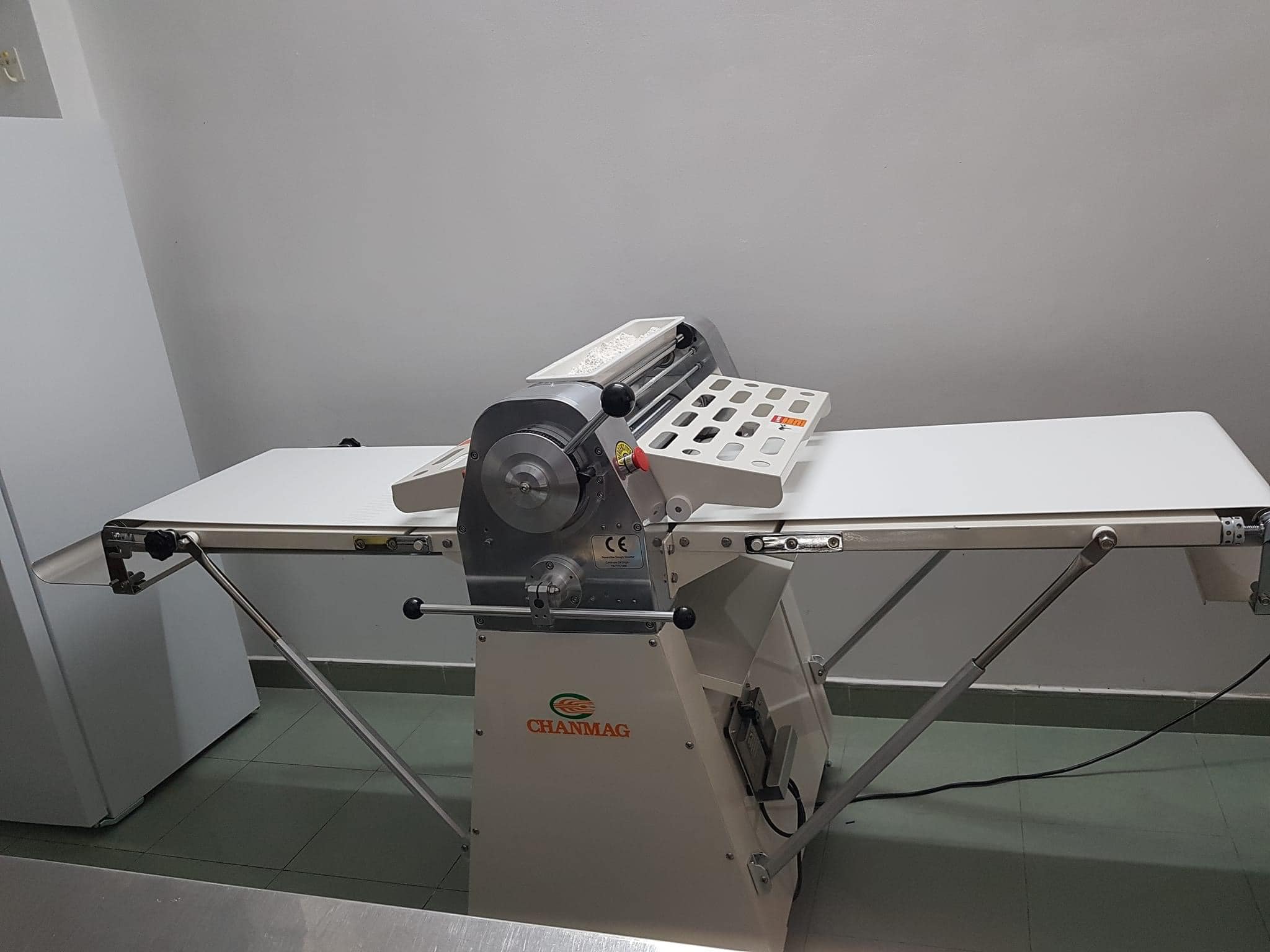 thu mua thiết bị làm bánh cũ