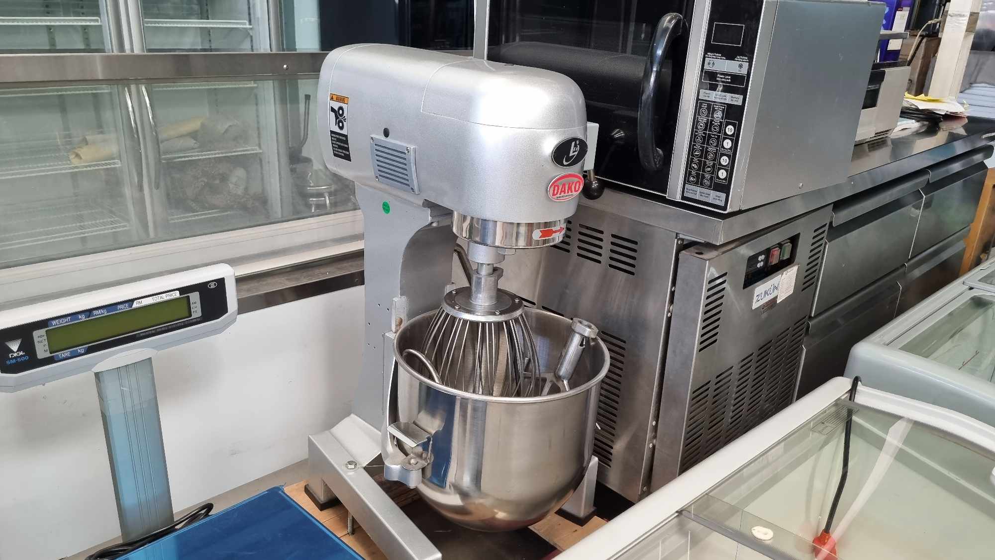 thu mua thiết bị làm bánh cũ