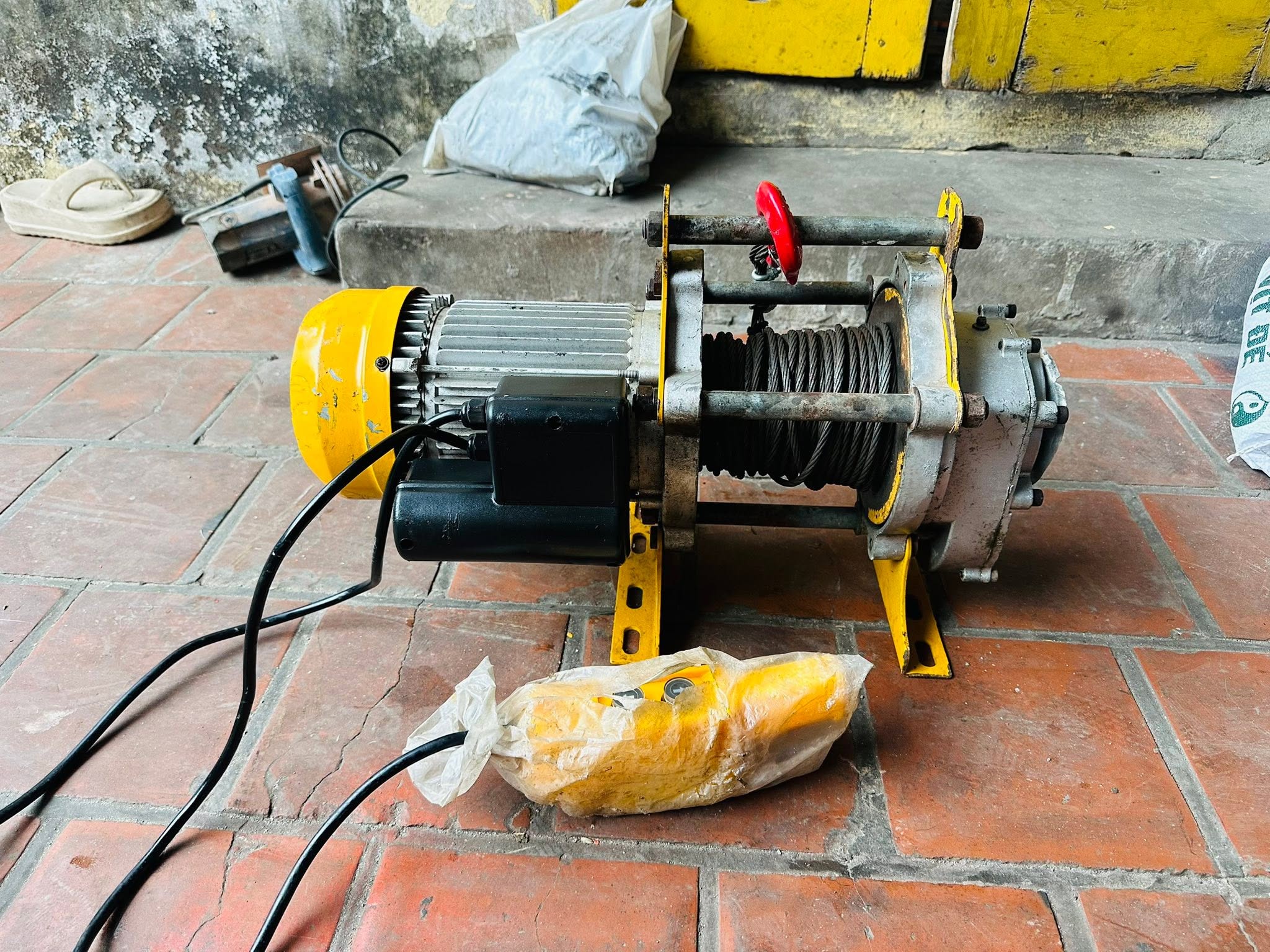 thu mua máy tời cũ