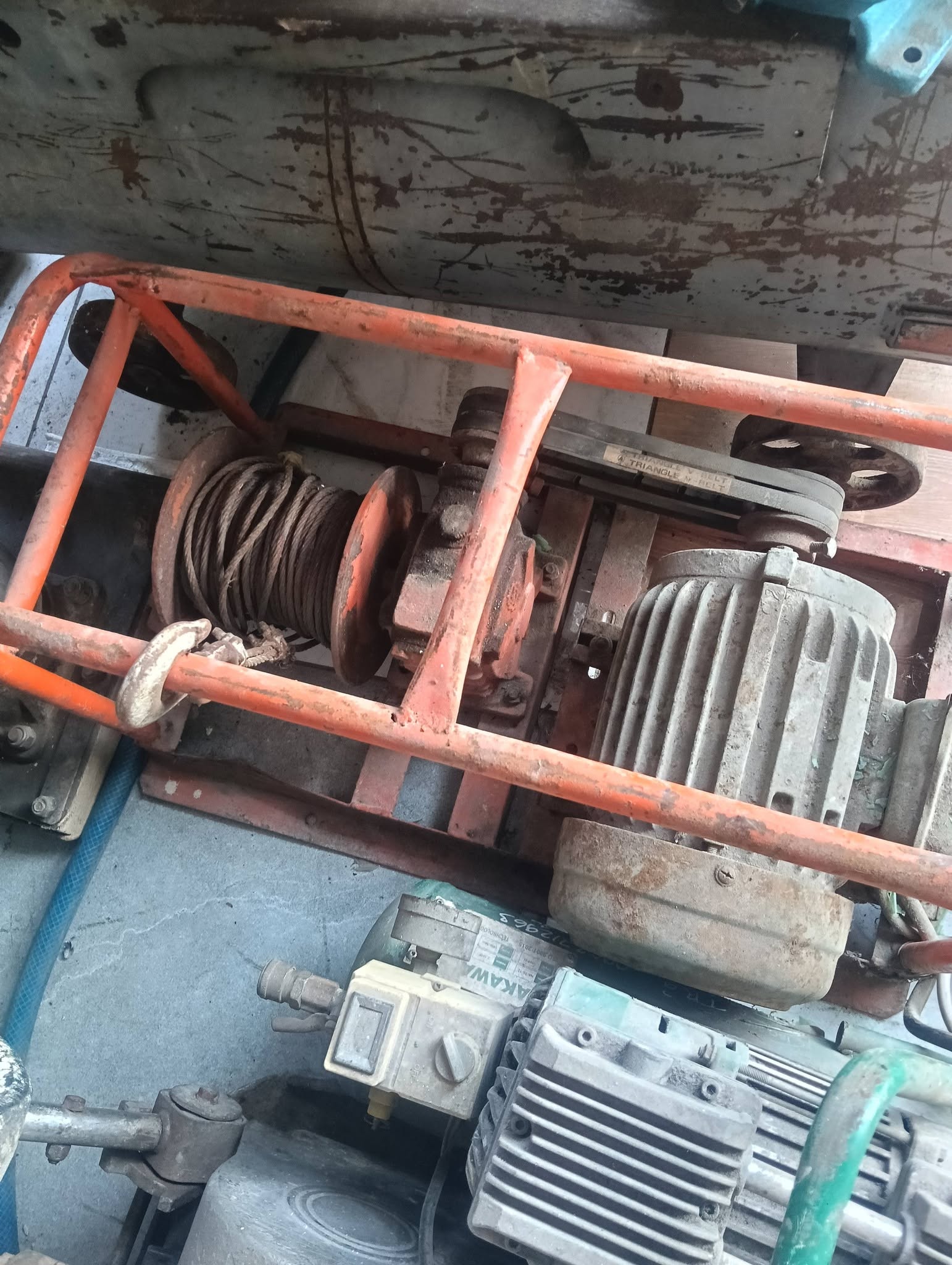 thu mua máy tời cũ