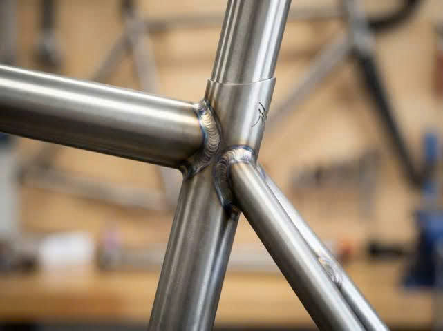 kim loại titanium
